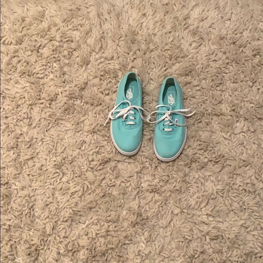 Kids Teal sneakers with laces